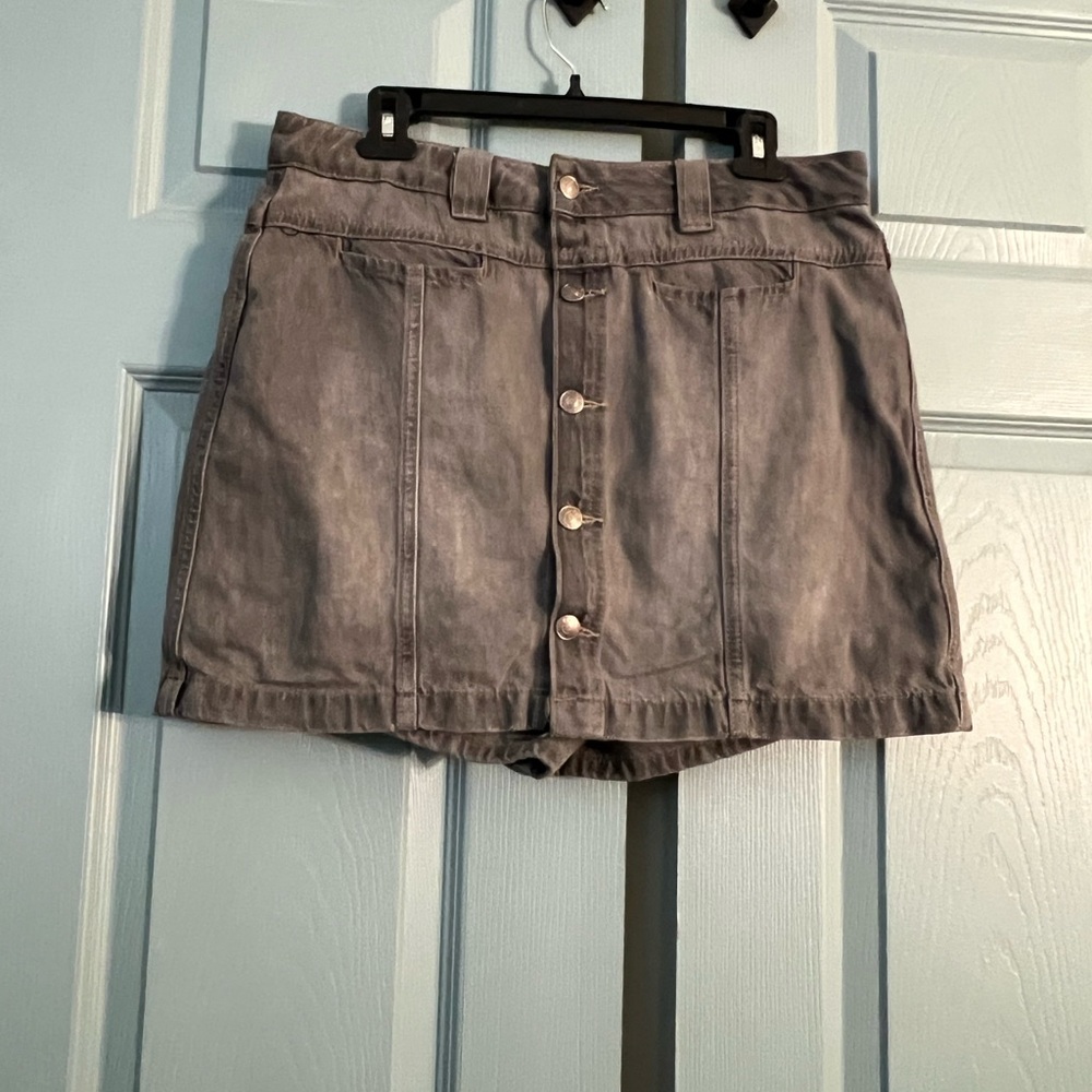We The Free Midnight Sun Mid Rise Skort.